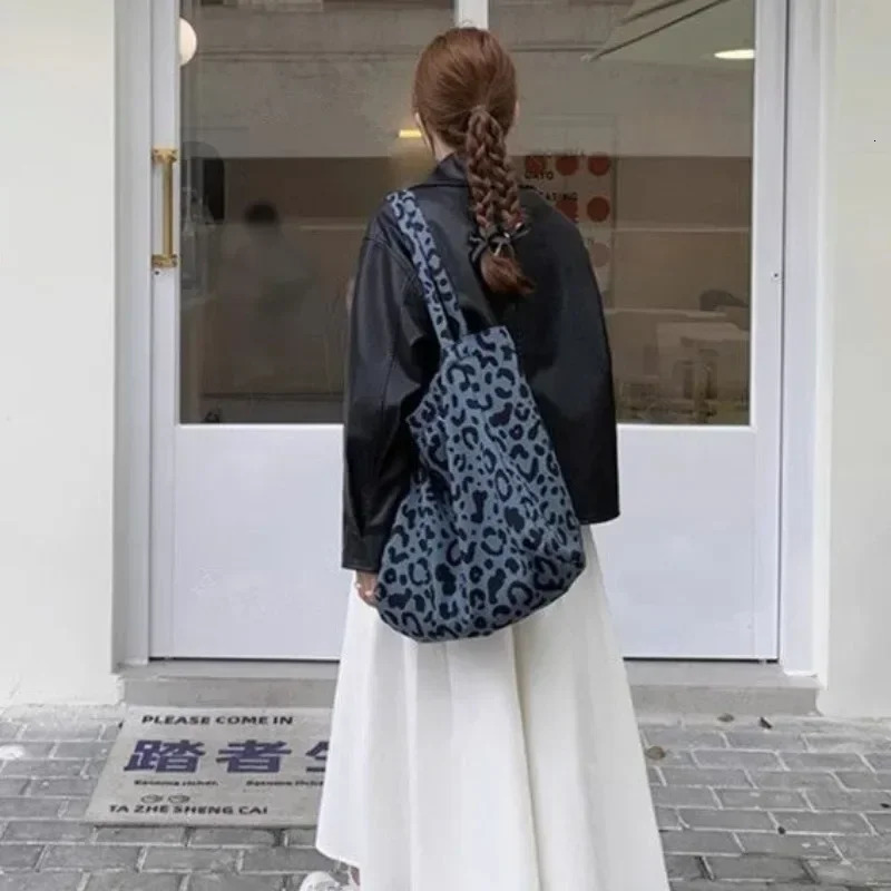 Korean Version of Ono Leopard Print Alphabet Shoulder Portable Canvas Bag Large Capacity Bucket Bag Women Go Out Commuting 250122