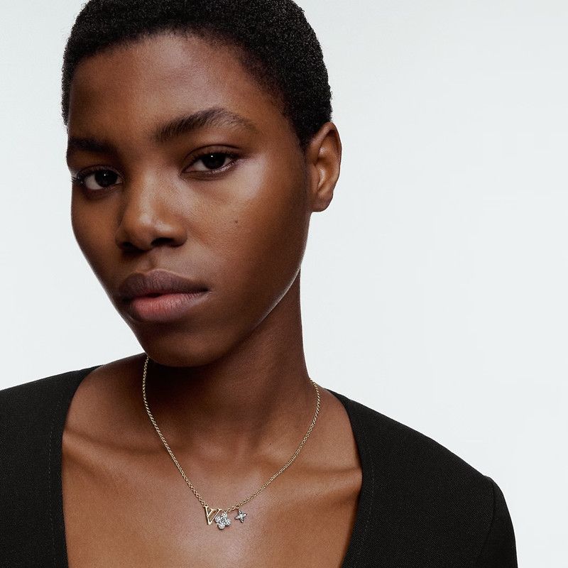 Womens Gold Pendant Necklace er Flower Letter Choker Simple Copper Party Jewelry Z250910