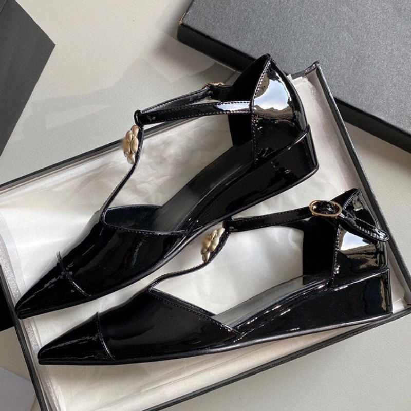 Camellia Water Dia Baotou Sandals The United States New French Patchwork Pointed Wedge Heel Mary Jane Shoes Women