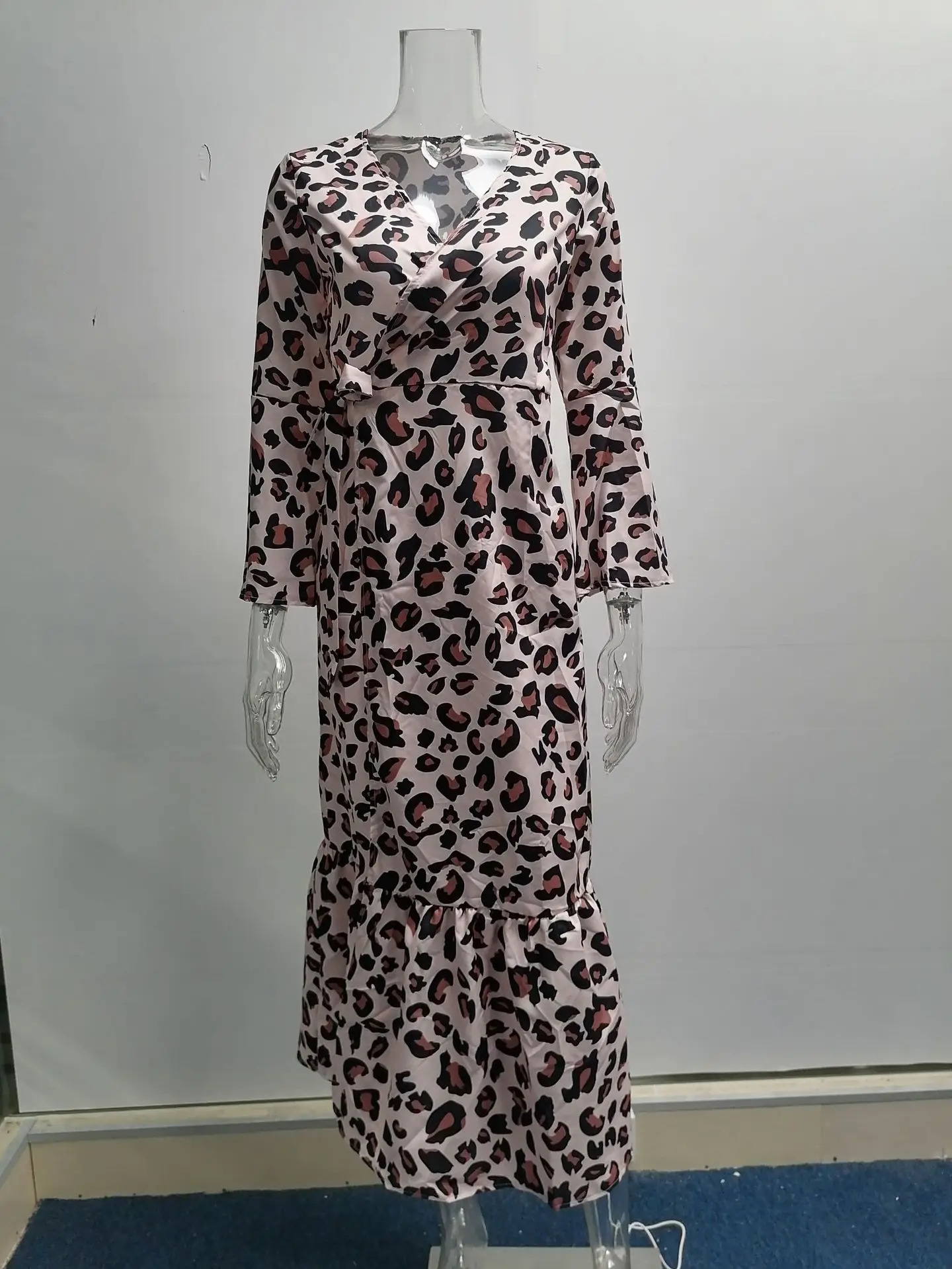 Cross border Autumn and Winter European and American Long Sleeve Lace V-Neck Printed Dress for Women 250122