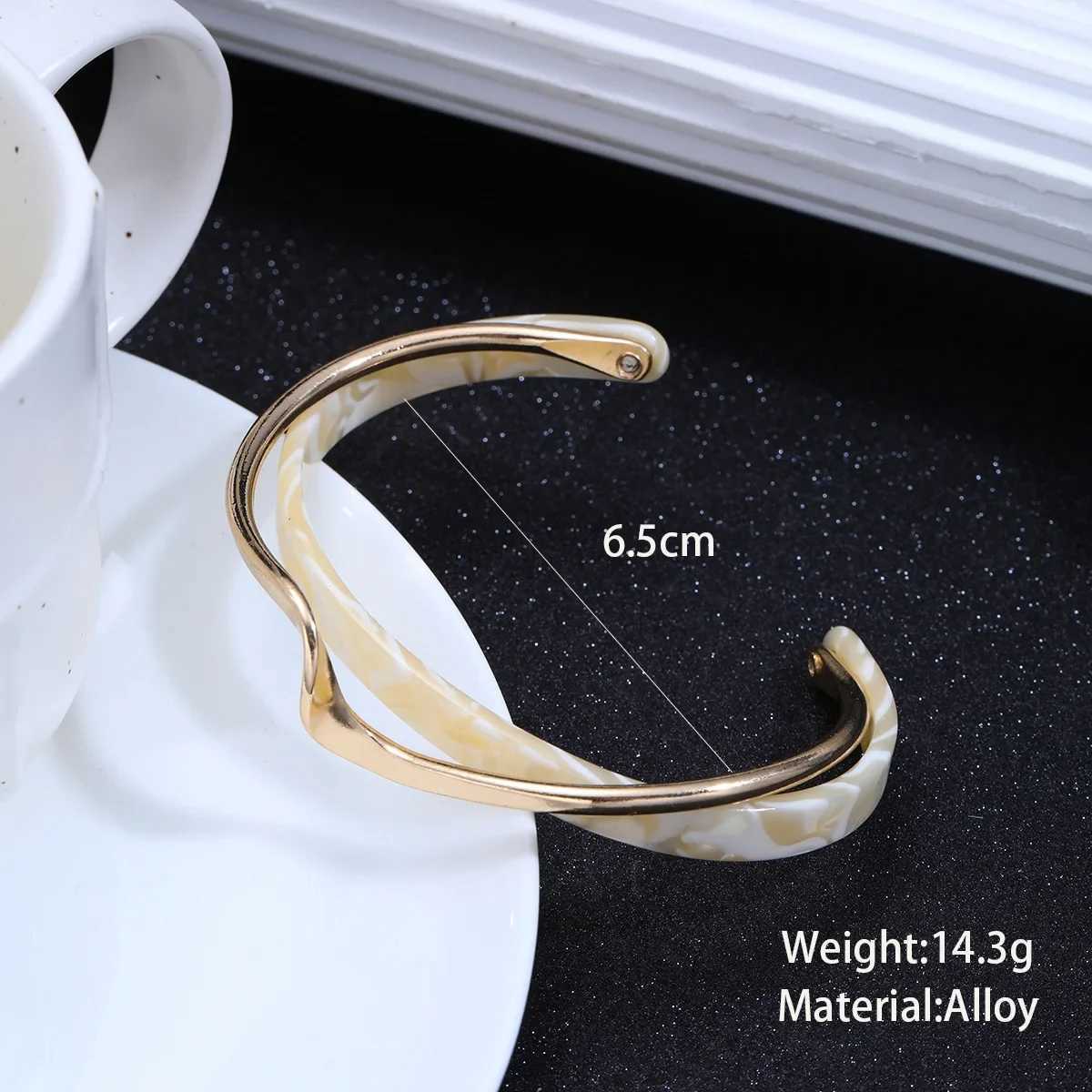 Korea Light Luxury White Shellfis Board Bracelet Bend Metallic Texture Bracelets Set for Wen Fashion Jewelry Gifts X250129