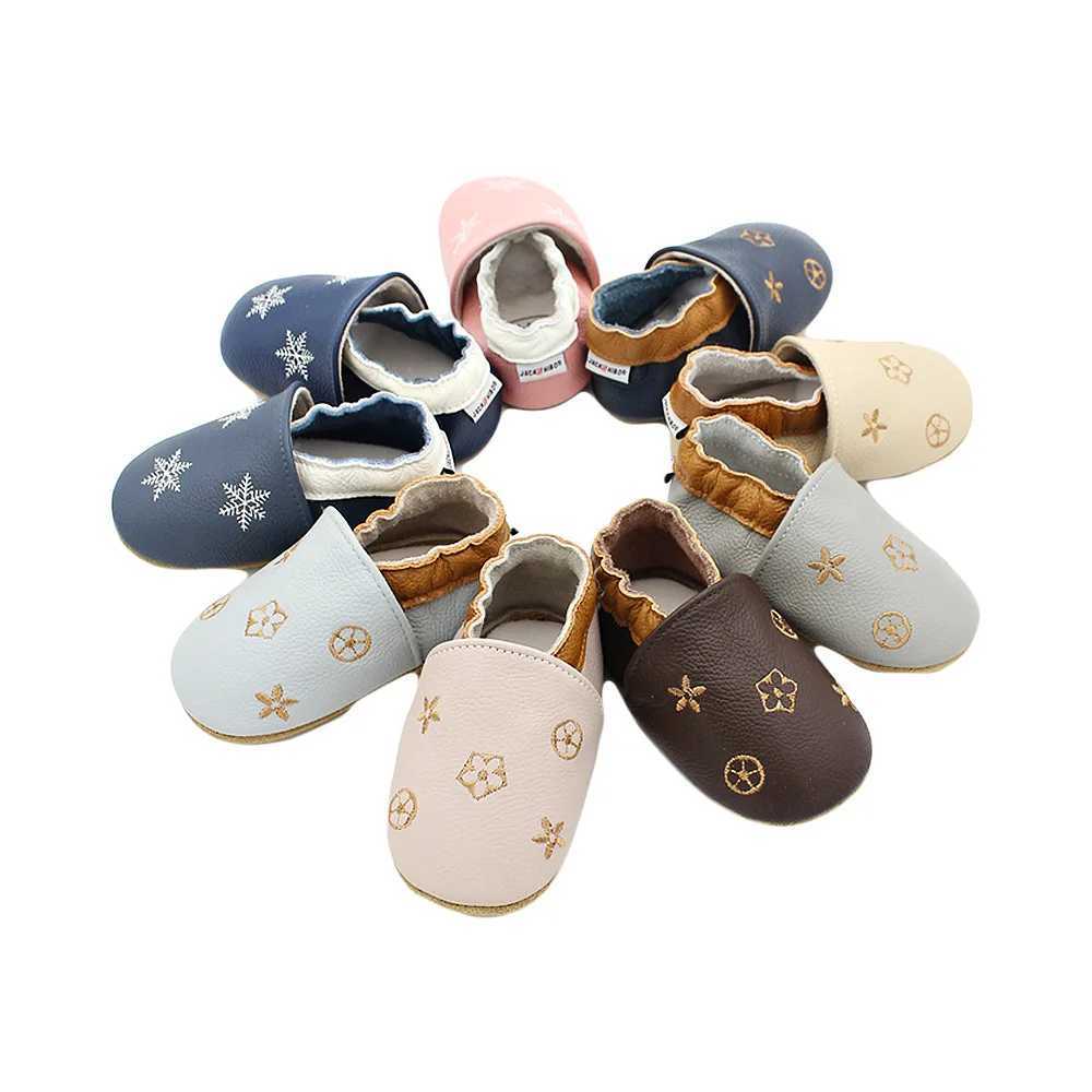Baby leather casual baby crib shoes suitable for first step children girls boys newborn education walkers childrens denim sports shoes X2503221
