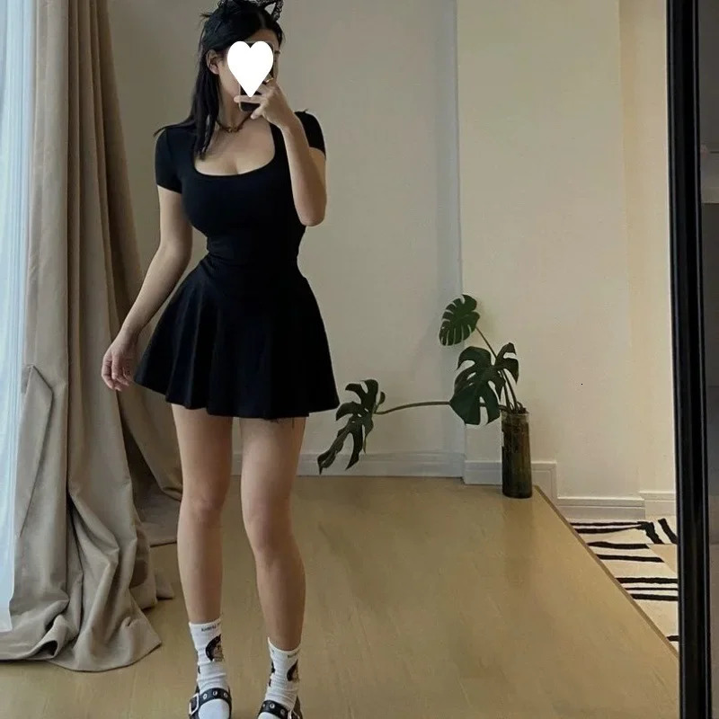 Elegant Petitemini dress with black square neckline for womens summer mini skirt fashion casual day dress 250110