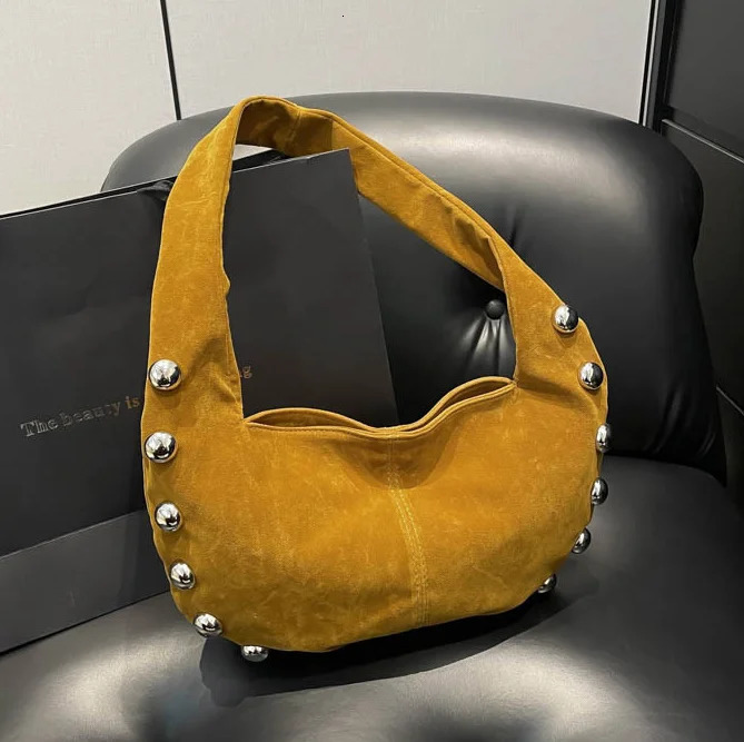 Vintage silver rivet suede shoulder bag winter suede handbag Versatile Creative Personality Underarm bag 250109