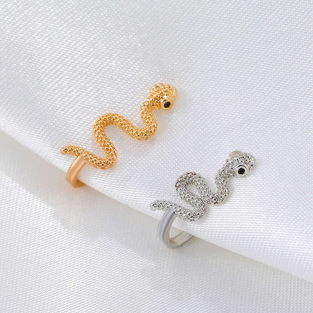 Metal non perforated U-shaped clip, snake shaped false nail, nose ring, human puncture accessory for men and women