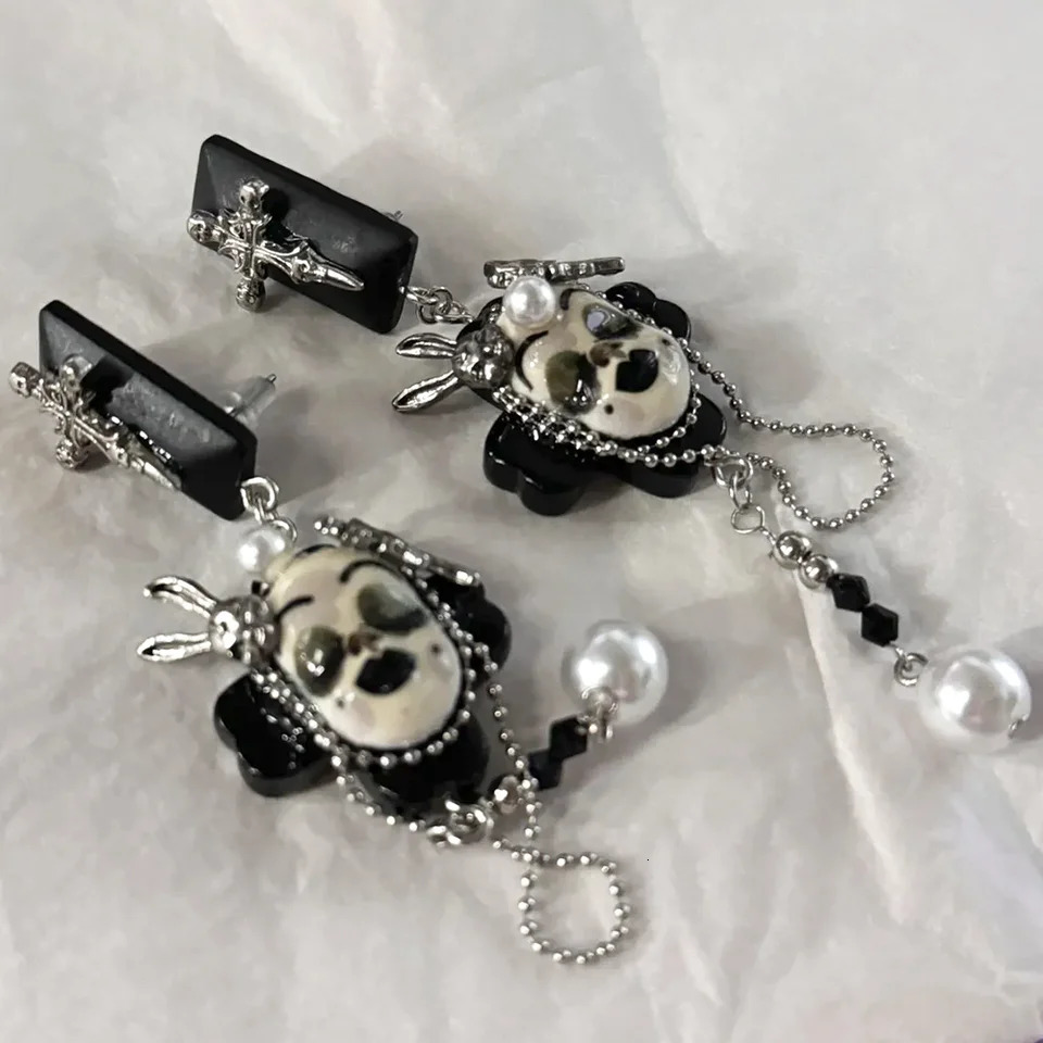 Punk Pearl Ceramic Black Drop Glue Doll Earrings Women Gothic Perforated Ear Pendants Jewelry Earwear Halloween Accessories 250120