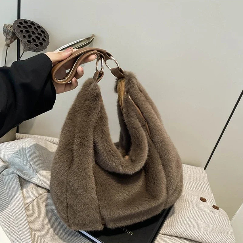 Winter cotton fabric zipper soft shoulder bag large capacity Versatile handbag 2025 high-quality fur sweet womens bag 250109