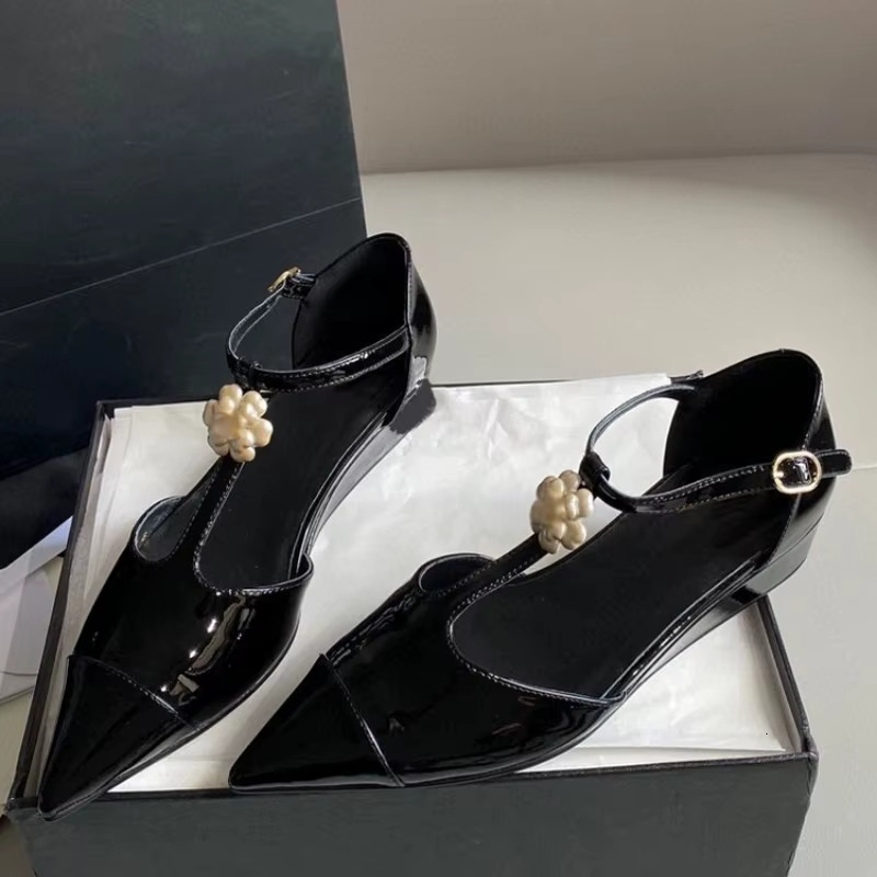 Camellia Water Dia Baotou Sandals The United States New French Patchwork Pointed Wedge Heel Mary Jane Shoes Women
