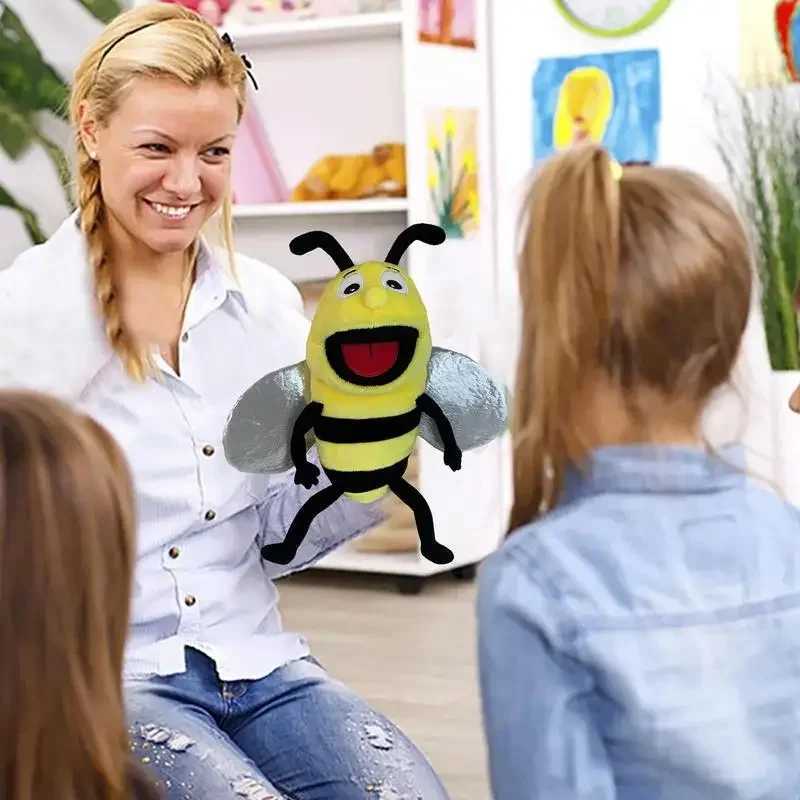 Free shipping Hand childrens plush insects Caterpillar ladybugs hand puppets family stories role-playing finger toys