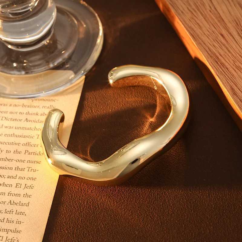 Fashion Exaggerated Irregar Acrylic Bracelets for Wen Simple Hip Hop Rock Personality Cuff Bangle Trendy Jewelry X250129