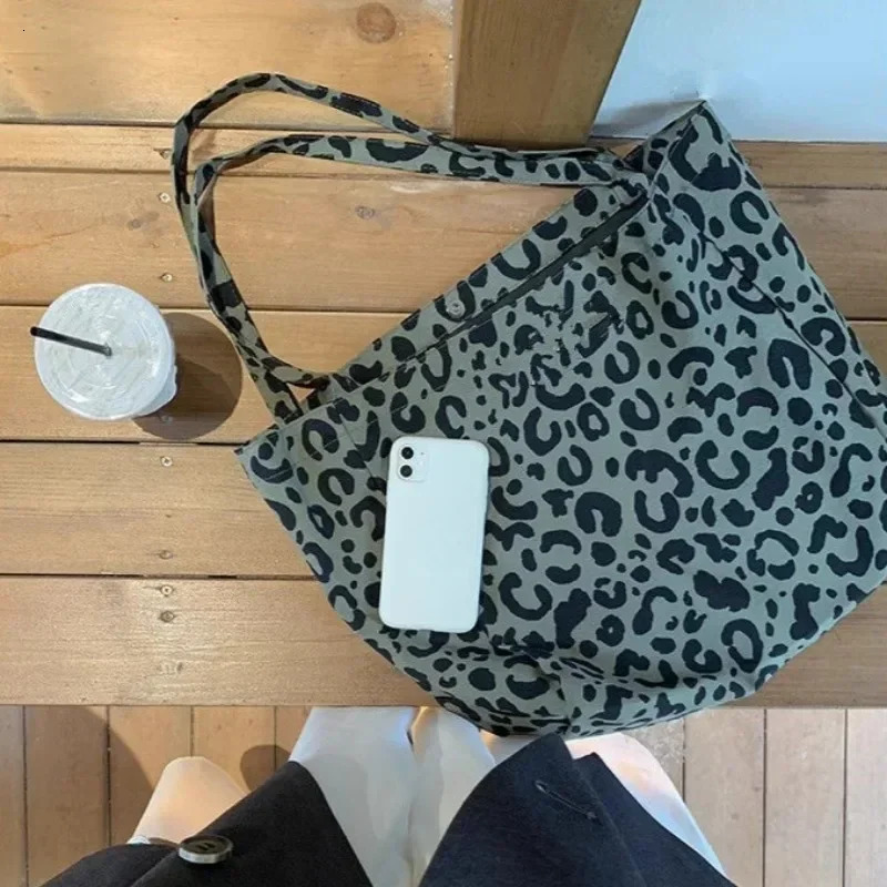 Korean Version of Ono Leopard Print Alphabet Shoulder Portable Canvas Bag Large Capacity Bucket Bag Women Go Out Commuting 250122