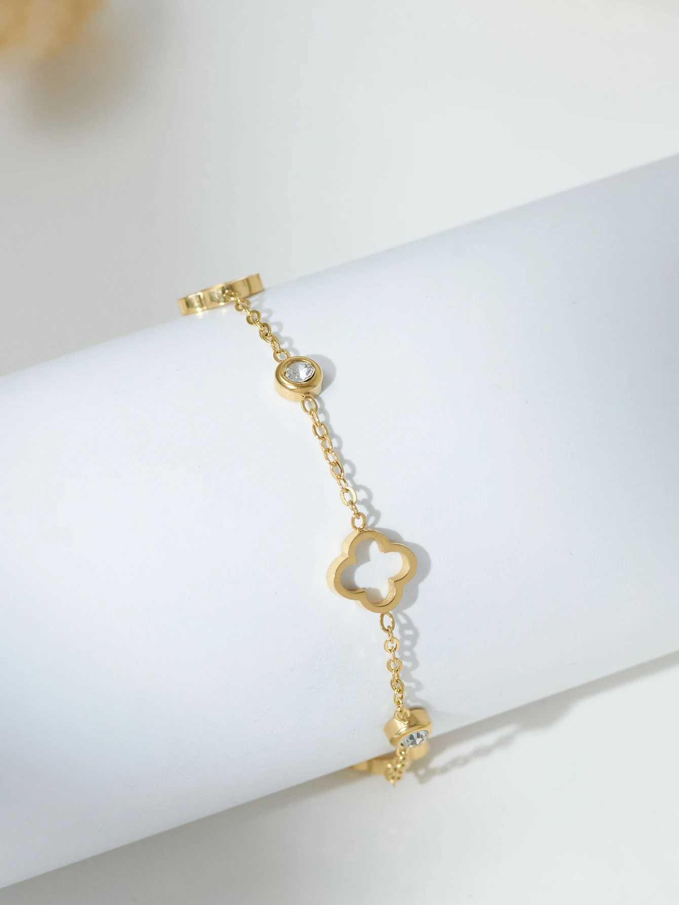 1 Piece Elegant Niche Luxury Triple Flower Bracelet Suitable for Daily Wear Gift for Friends Holiday Gift Wens Jewelry X250129