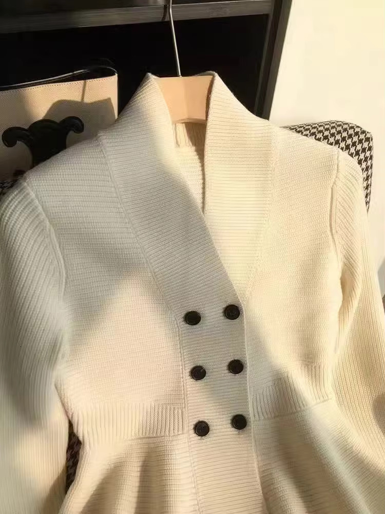 2024 Loose Unique Elegant Top Autumn High-End Beautiful V-Neck Casual Knitted Sweater For Women