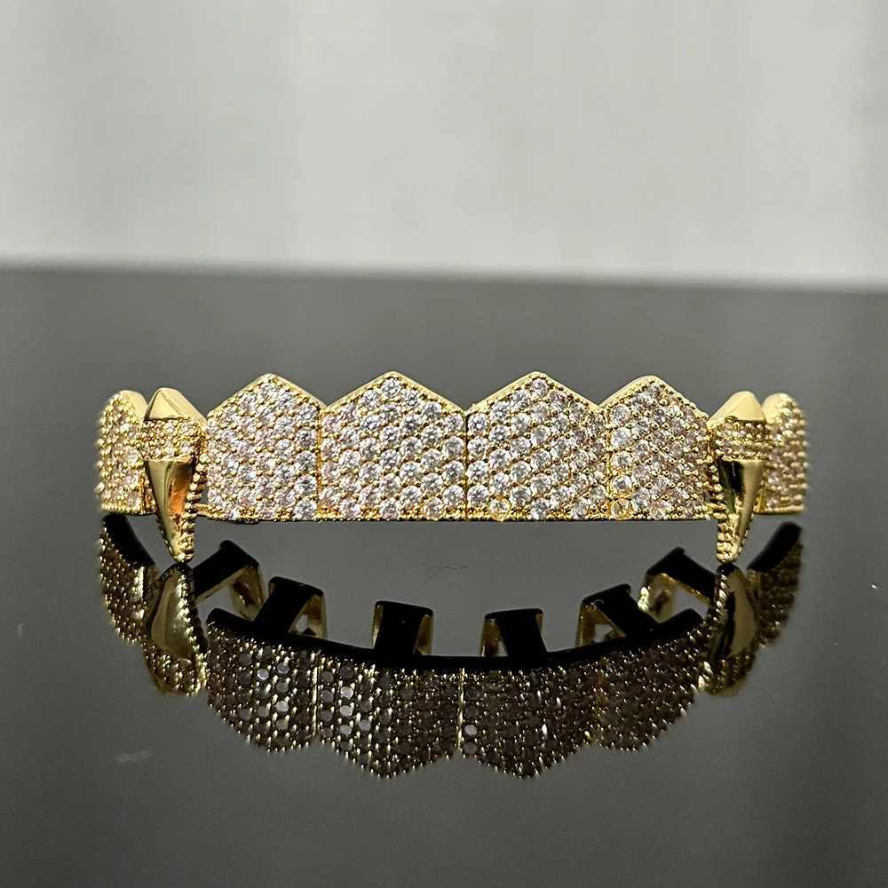 RACHELZ Vampire Fangs Full CZ Stone Tooth Caps Braces Top Bottom Shiny Zircon Teeth Grillz For Women Men Jewelry CosplayXJ250114