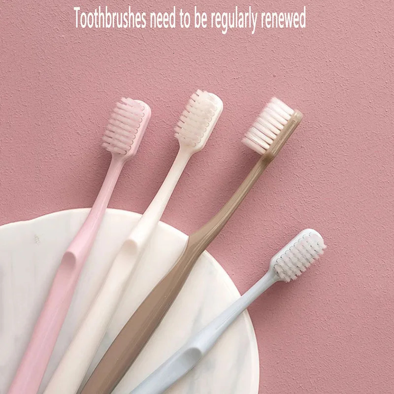 A set of four toothbrushes for adults or children manual disposable travel toothbrush multicolor toiletries oral 250115
