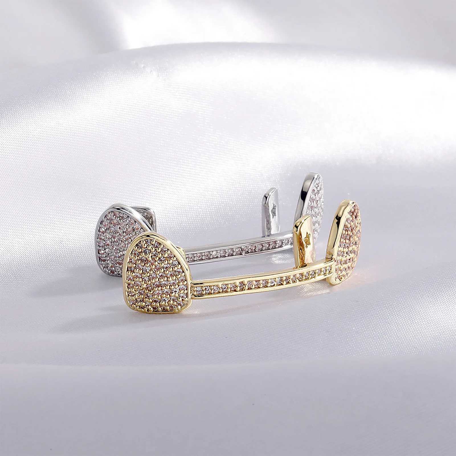 Hip Hop Golden CZ Teeth Grillz Caps Cubic Zircon Iced Out Micro Pave Charm Grills For Men Women Jewelry Cosplay XJ250114