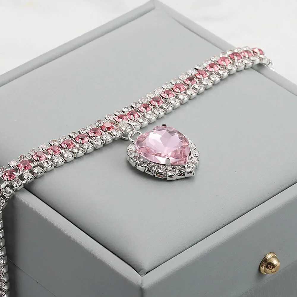 Luxury Diamond Pet Collar Cat Necklace Cute Love Pendant Dog Cat Collar Pet Accessories for Puppies Bling Crystal Kitty Necklace X250129