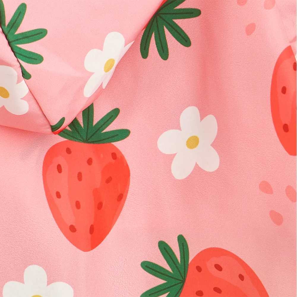 Waterproof Strawberry Raincoat Small Dog All-inclusive Raincoat Pet Breathable Puppy Clothes Comfortable Universal Pet SuppliesXJ250121