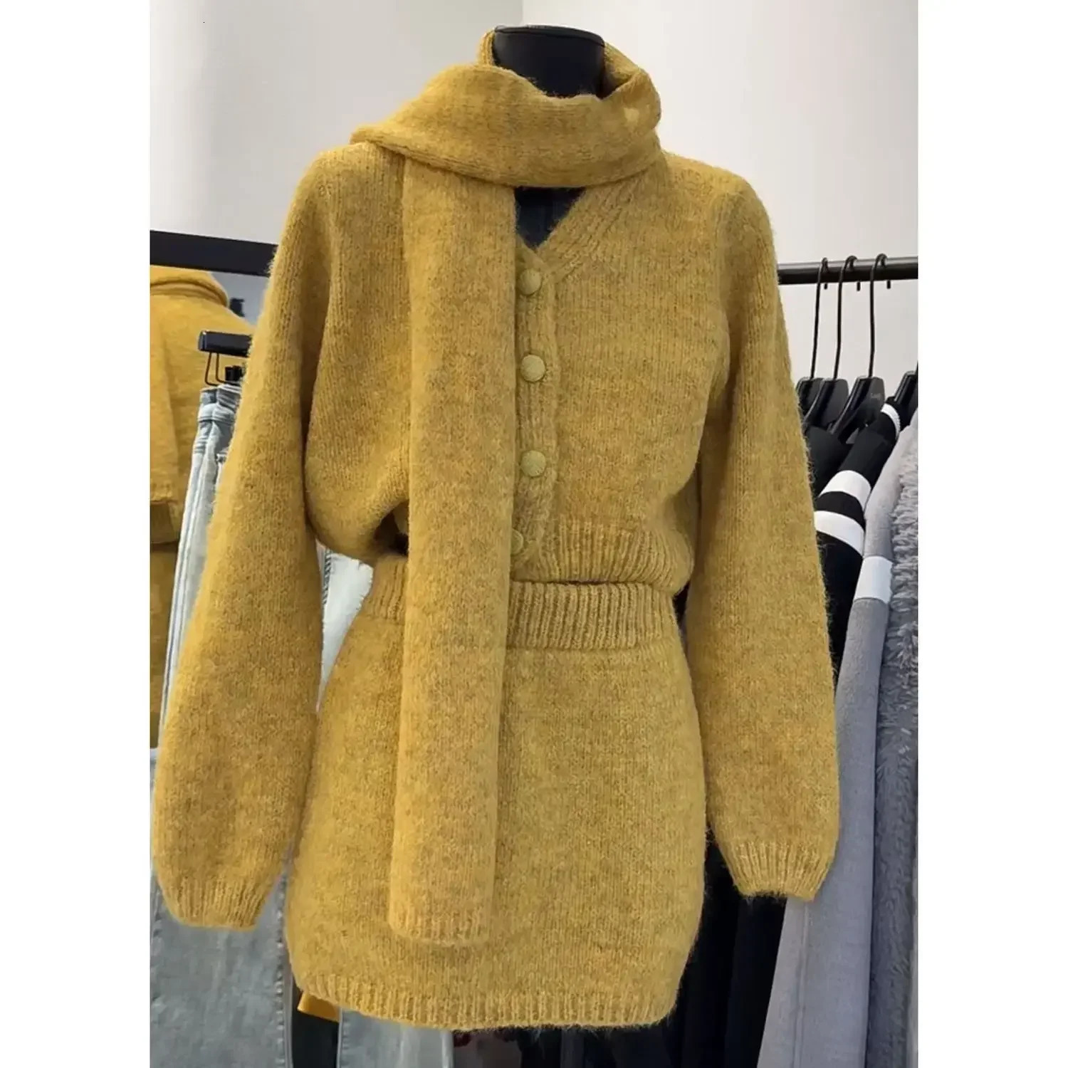 Winter commuting womens set Korean style solid color knitted cardigan short sleeved blue twopiece wear 250122