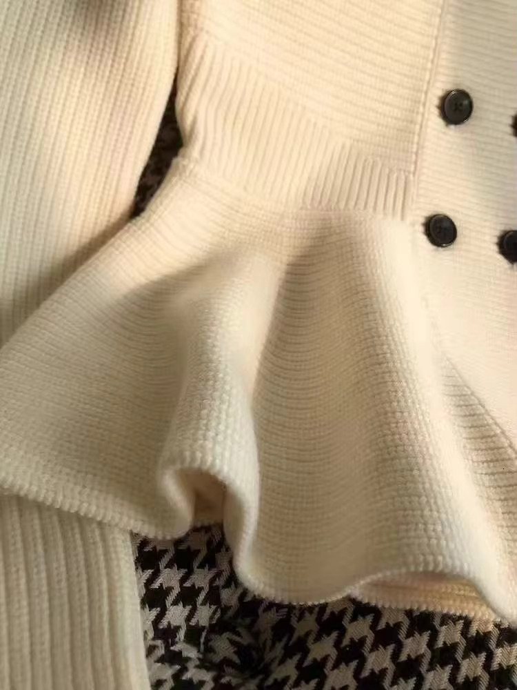 2024 Loose Unique Elegant Top Autumn High-End Beautiful V-Neck Casual Knitted Sweater For Women