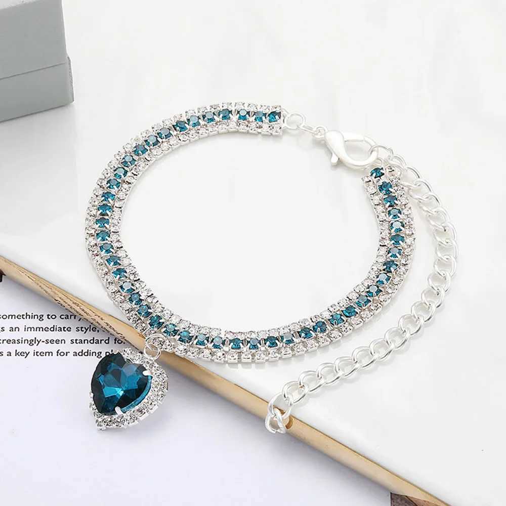 Luxury Diamond Pet Collar Cat Necklace Cute Love Pendant Dog Cat Collar Pet Accessories for Puppies Bling Crystal Kitty Necklace X250129