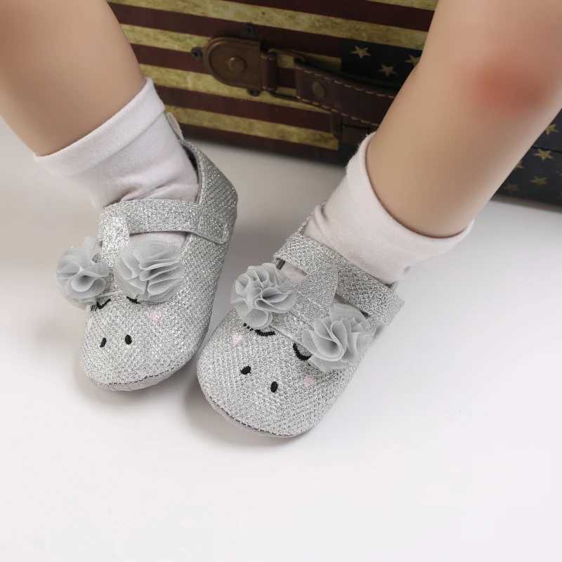 Cute 0-18M spring newborn silver baby shoes with anti slip fabric bottom for girls elegant and breathable casual baby first walking shoes X250129