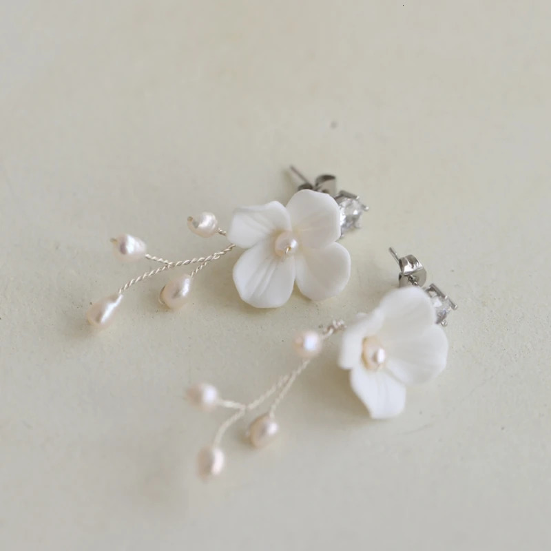 Delicate Freshwater Pearls Jewelry Bridal Earrings White Floral Wedding Accessories Women Drop Earring 250117
