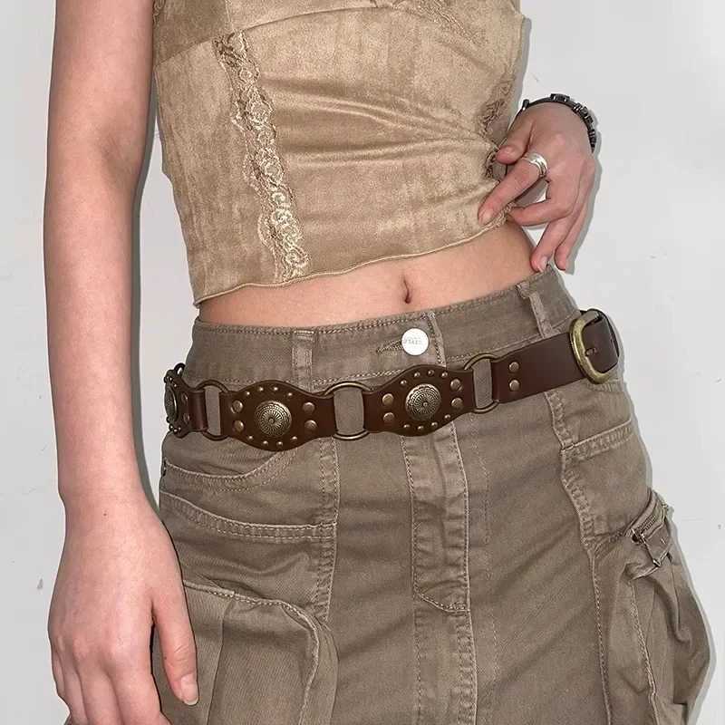 Retro circular splicing with denim hollow PU girl rivet punk metal buckle spice girl skiing decoration heavy broadband W250120