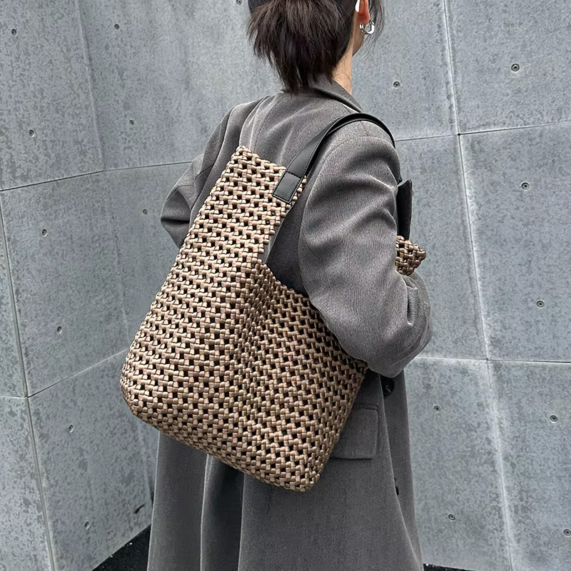 Fashionable Hollow Design Brandat Bags Original Women Bag Handbag Ladies Fashion 2024 New Hand Knitting Youth Women's Handbags