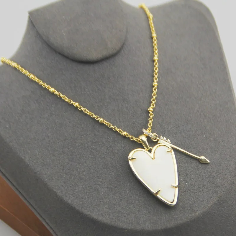 KS European and American Retro Simple and Elegant Charming and Fashionable Heart Earrings Necklace Jewelry Set 250108