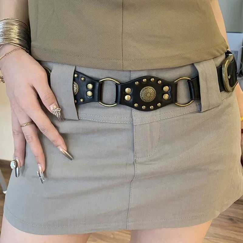 Retro circular splicing with denim hollow PU girl rivet punk metal buckle spice girl skiing decoration heavy broadband W250120