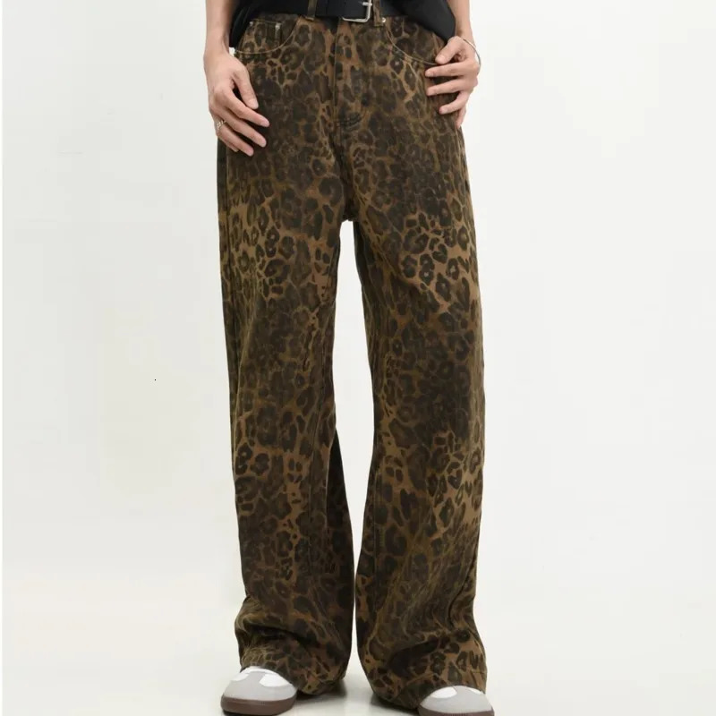 Fashion Mens Jeans Straight Leopard Print Retro Hip Hop Four Seasons Denim Wideleg Pants Loose Trousers For Men Streetwear 250121