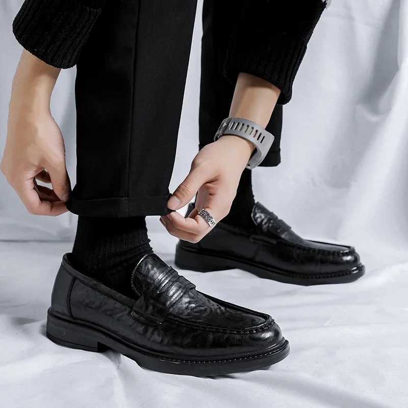 Men Casual Shoes Genuine Leather Thick Sole Fi Loafers Mens Comfortable Driving Men Platform Runway Leather ShoesXJ250118