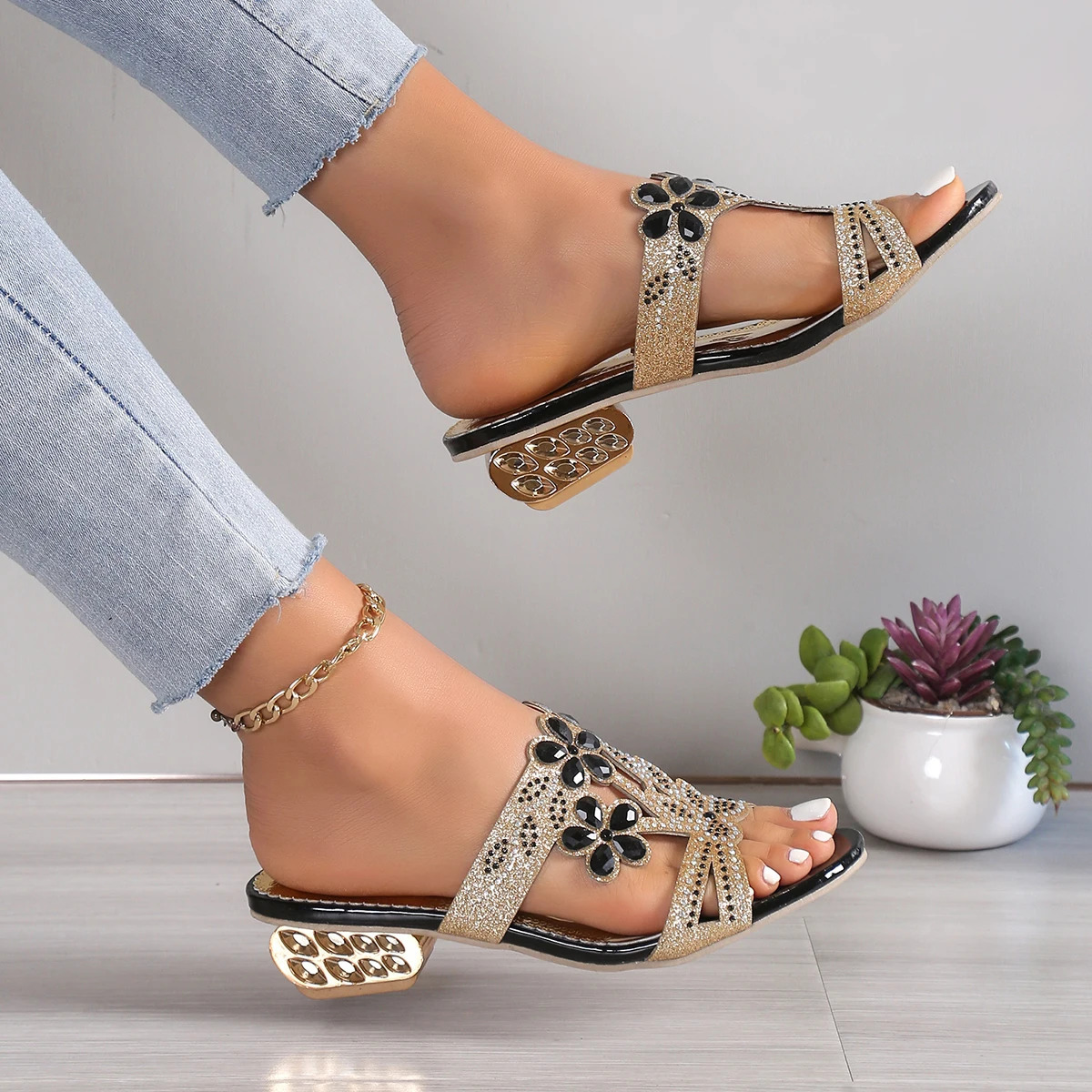 Women Slippers Summer Women Sandals Fashion Hollow Comfort Slippers Slip-On Beach Slides Zapatos De Mujer 250113