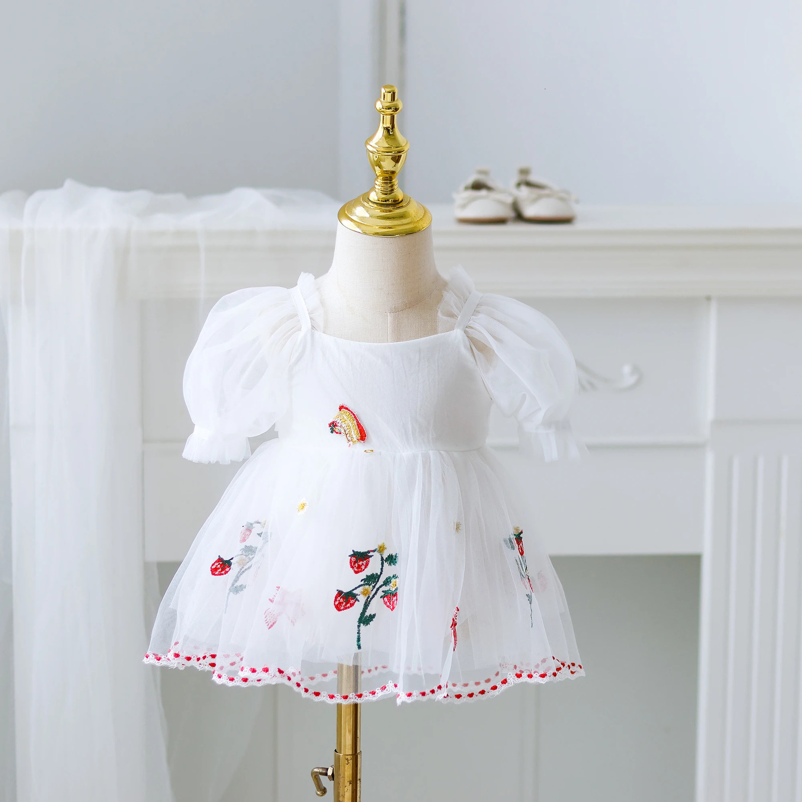 Summer Baby Puff Sleeve Sweet Cute Princess dress Baby Girl Big Bow Strawberry Embroidered Mesh Wrap Skirt for Going Out Pa 250115