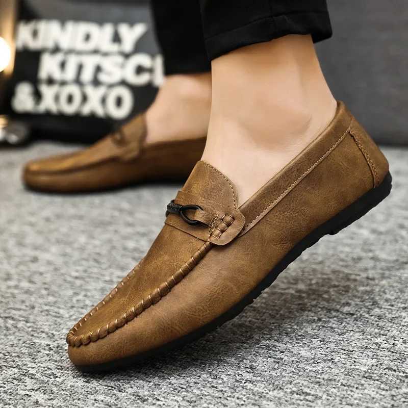 Summer New Mens Loafers Comfortable Flat Casual Shoes Men Breathable Slip- Soft Leather Driving Shoes 2023XJ250118
