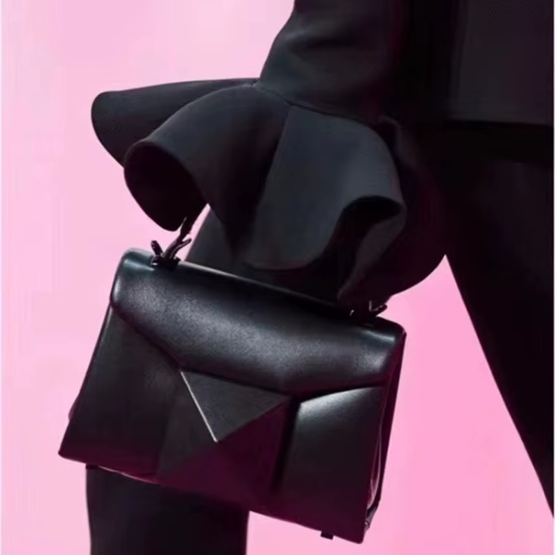 Designer Handbag 2024 New Fashion Mini One Shoulder Crossbody Big Rivets Genuine Leather Mobile Phone Messenger Bag