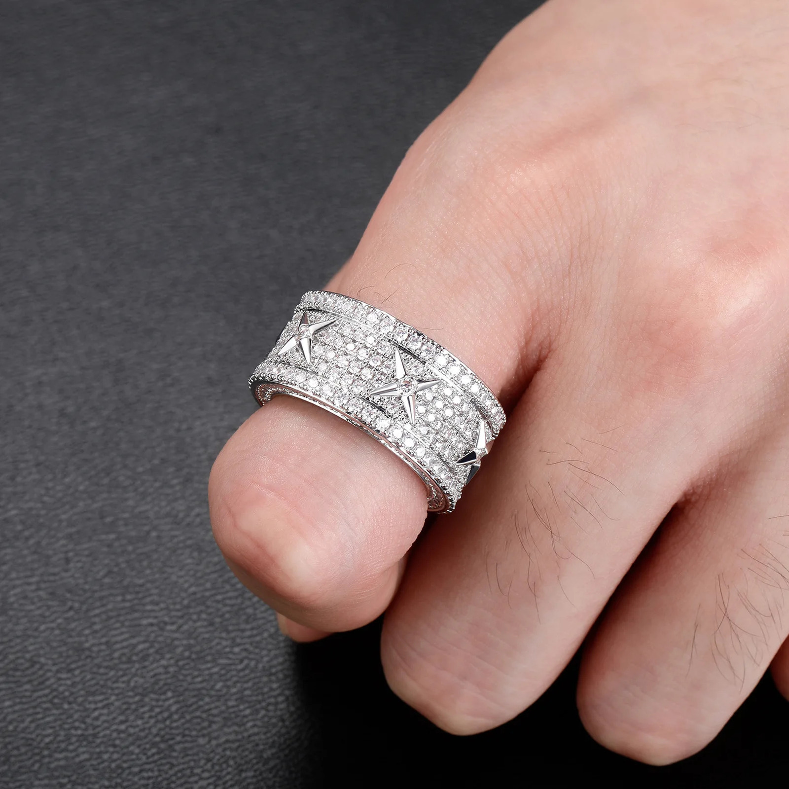 Fashion Iced Out Jewelry Vintage Personalized Four Star Full Zircon Copper Brass Wedding Band Ring Mens Women Hip Hop Rock Rings 250117