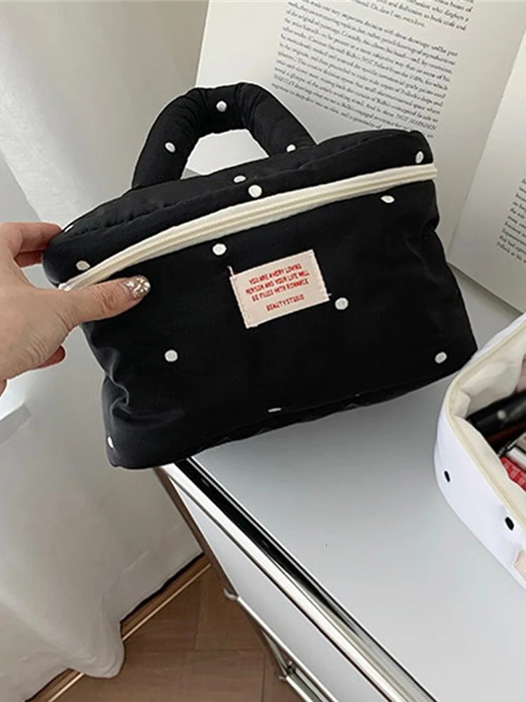 Quilted Cotton Travel Cosmetic Bag Large Capacity Dots Cosmetic Pouch Zipper with Top Handle for Outing Working and Business250114