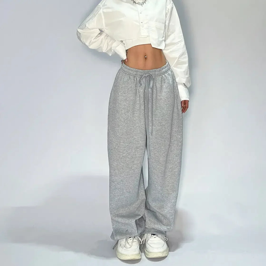 Casual and Comfy Grey Sweatpants for Women with Starchy Waist Loose Fit Parachute Pants 250108