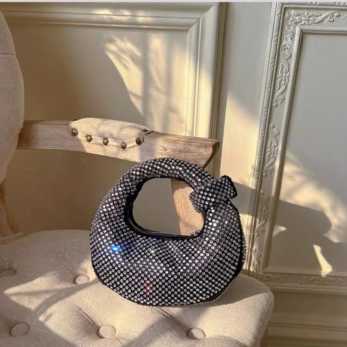 Mini moon style dinner bag with niche lightweight diamond encrusted dumpling shaped bag hand-held small bag for wedding 250110