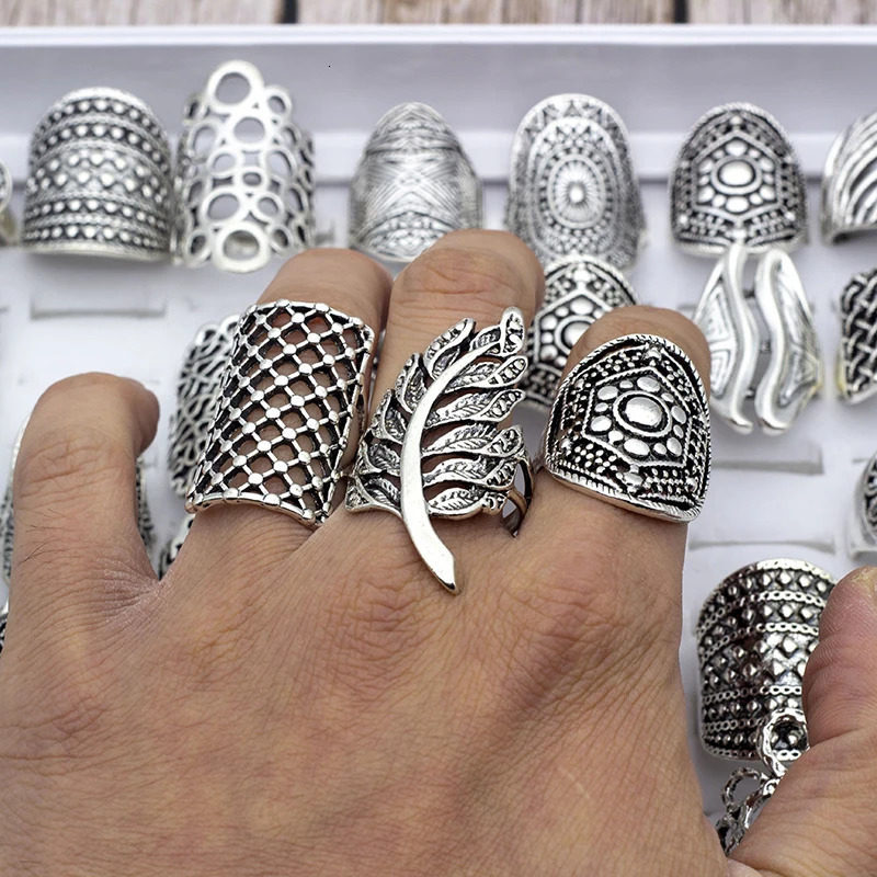 Wholesale 20pcs/Lots Mix Style Vintage Carved Flower Silver Plated Jewelry Rings For Women Size 17mm to 21mm 250117
