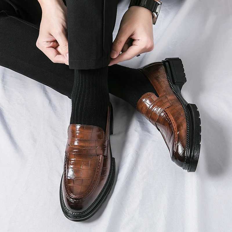New Fi Thick Soled Pointy Leather Shoes Shiny Face Casual Business Leather Shoes Breathable Modern Boat Casual Men ShoesXJ250118