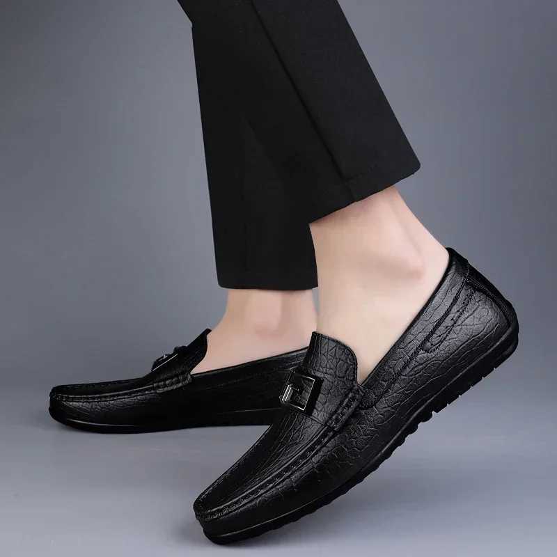 2023 Genuine Leather Mens Loafers Shoes Designer Men Casual Handmade Formal Slip Male Boat Shoes Zapatillas HombreXJ250118