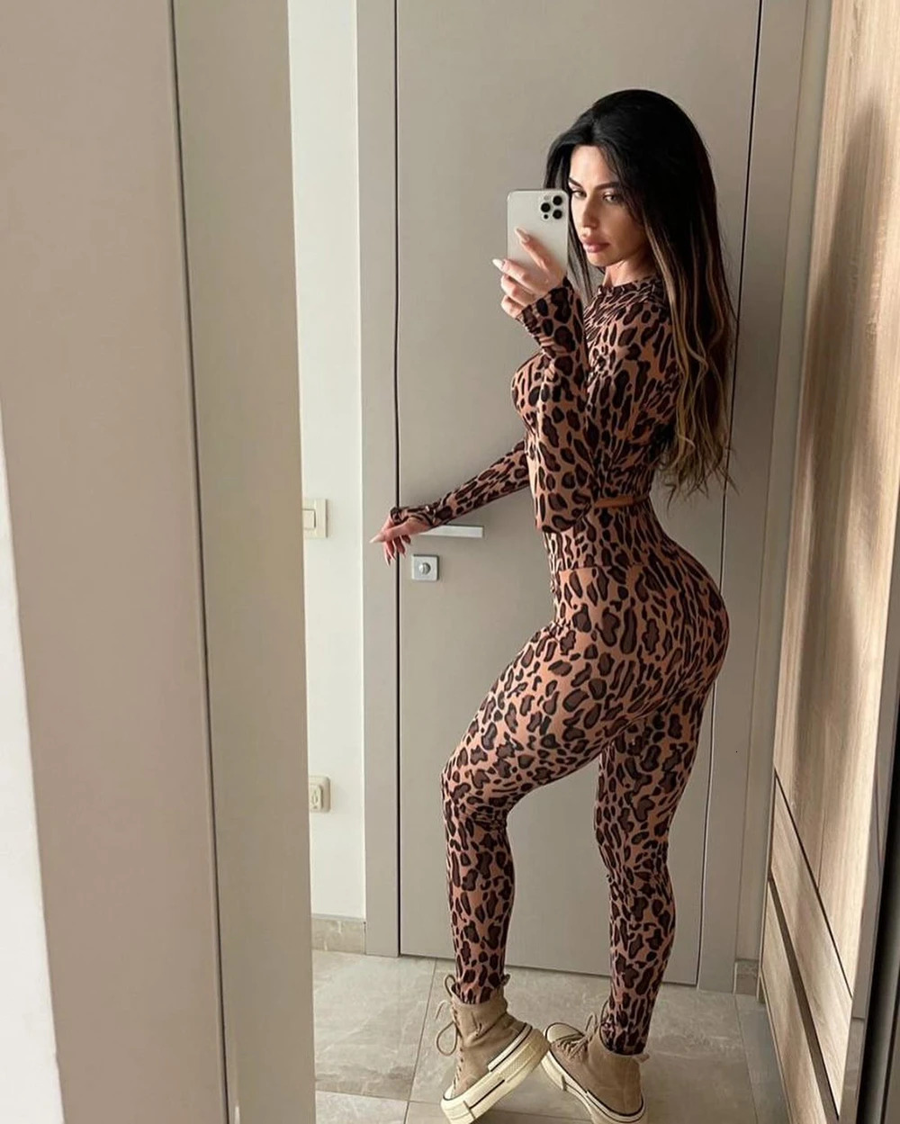 Autumn Stand Up Collar Exposed Navel Long Sleeved Top High Waist And Hip Lifting Pants Two-Piece Set 250113