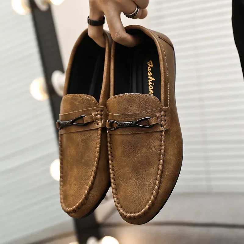 Summer New Mens Loafers Comfortable Flat Casual Shoes Men Breathable Slip- Soft Leather Driving Shoes 2023XJ250118