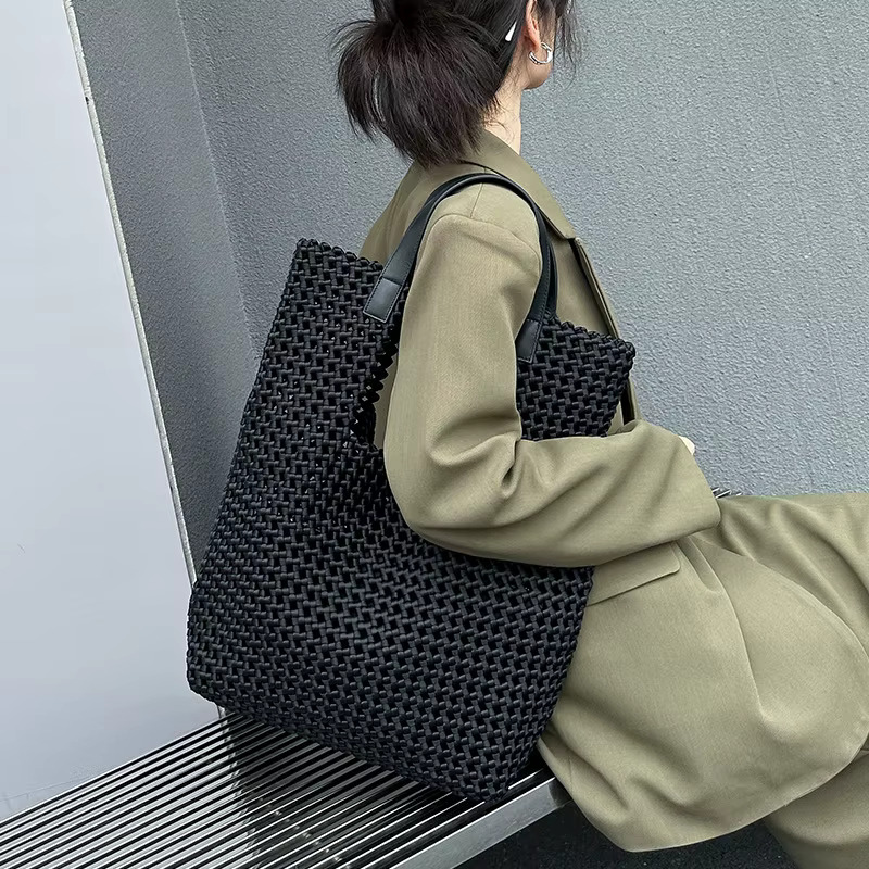 Fashionable Hollow Design Brandat Bags Original Women Bag Handbag Ladies Fashion 2024 New Hand Knitting Youth Women's Handbags
