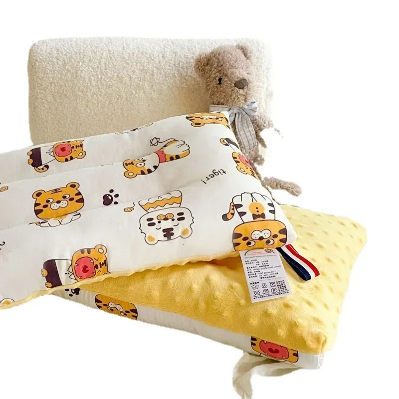Soft baby pillow Comfortable velvet born pillow Baby sleep headrest Breathable baby pillow Moms Love 250117