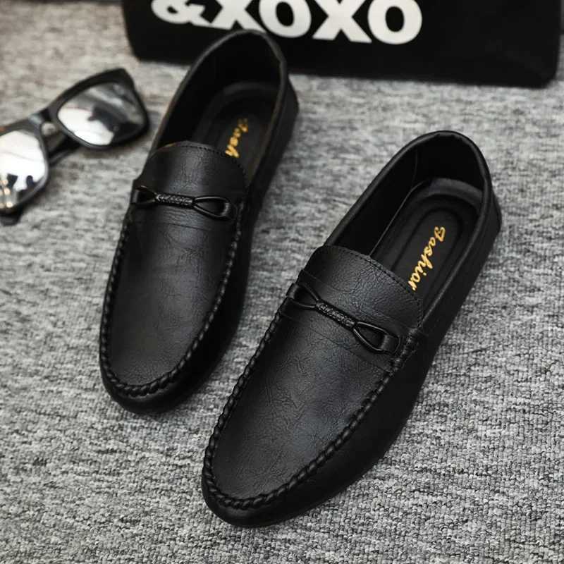 Summer New Mens Loafers Comfortable Flat Casual Shoes Men Breathable Slip- Soft Leather Driving Shoes 2023XJ250118