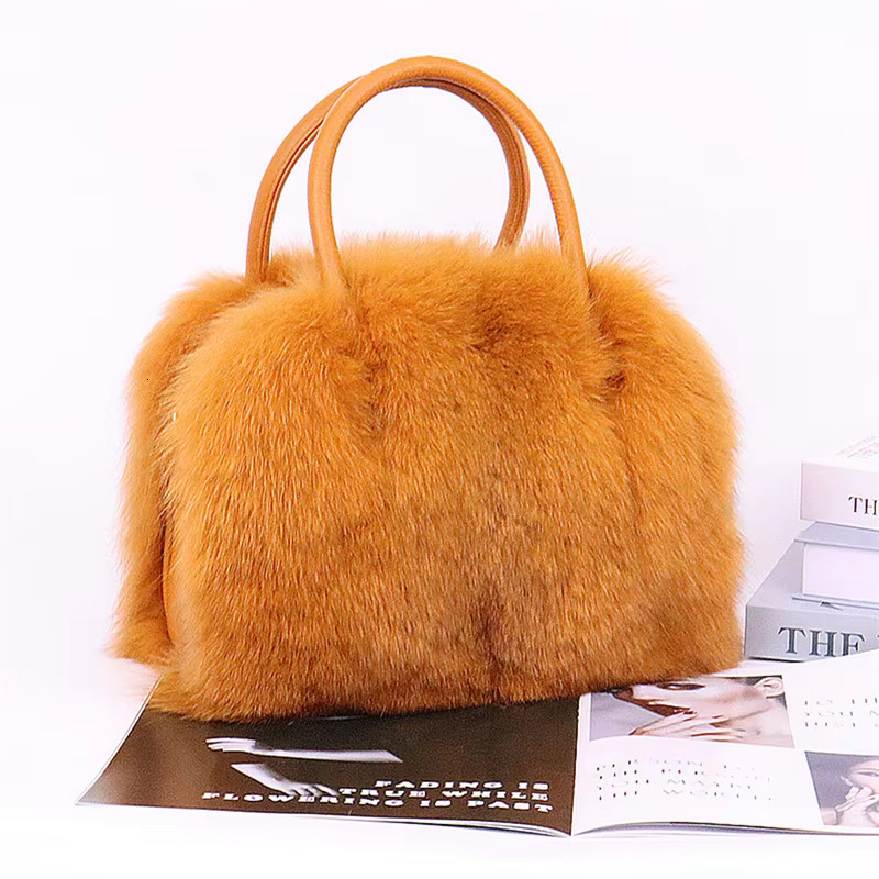 New Clothing Designer Brand Fox Hair Large Capacity Fashion High-End Handbag Charm Women's Fur Bag 2023